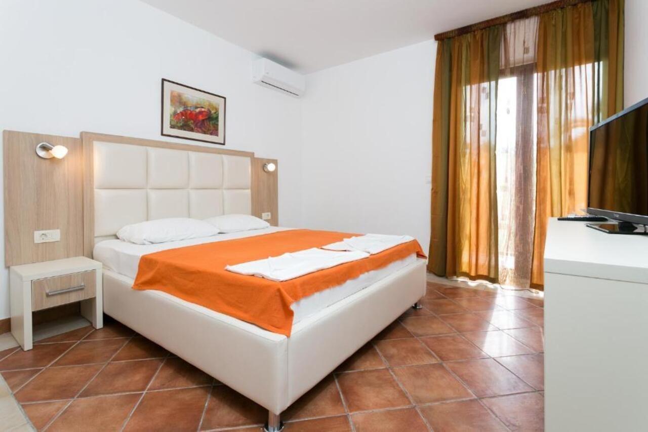 Milan'S Apartments Свети-Стефан Экстерьер фото